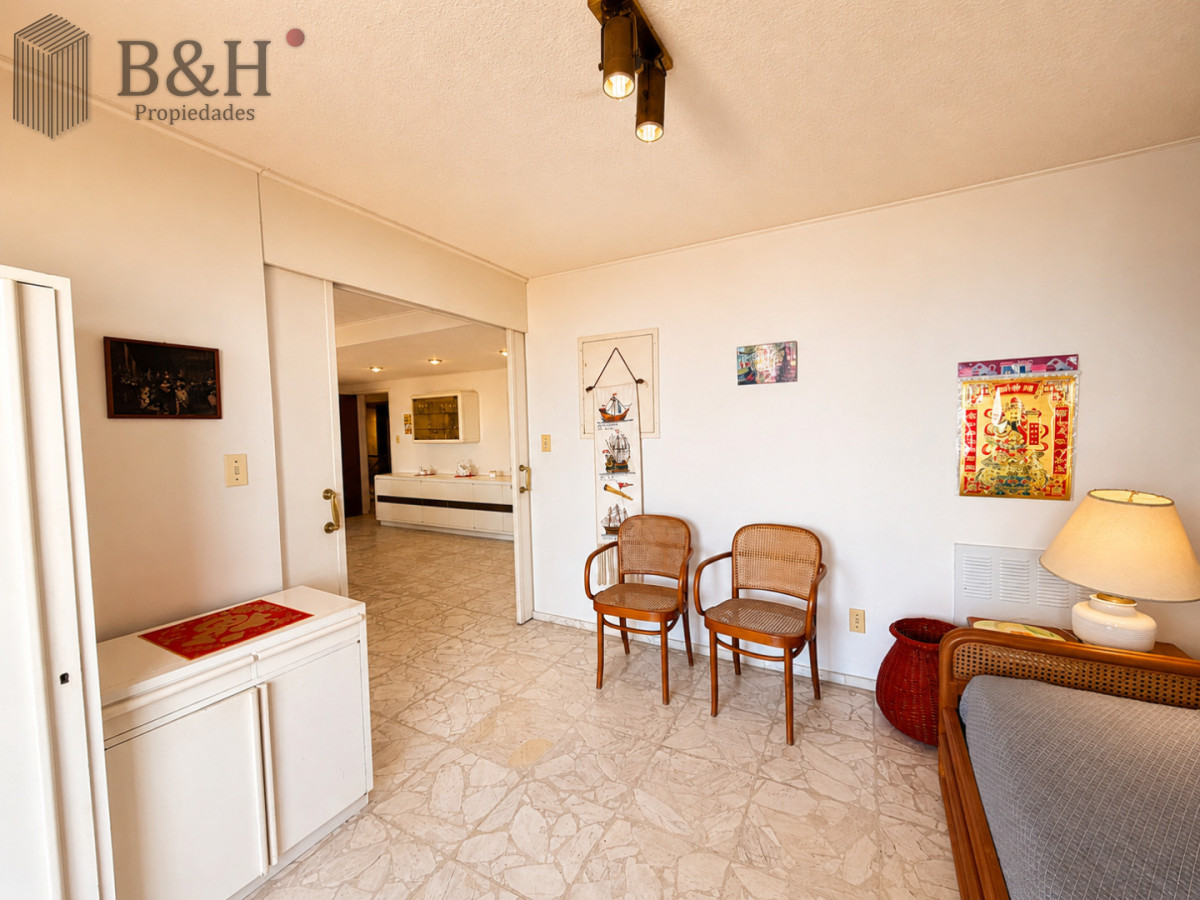 Apartamento ID.7842 - En venta en torre Libertador, apartamento de 3 dormitorios con vista agradable entorno 