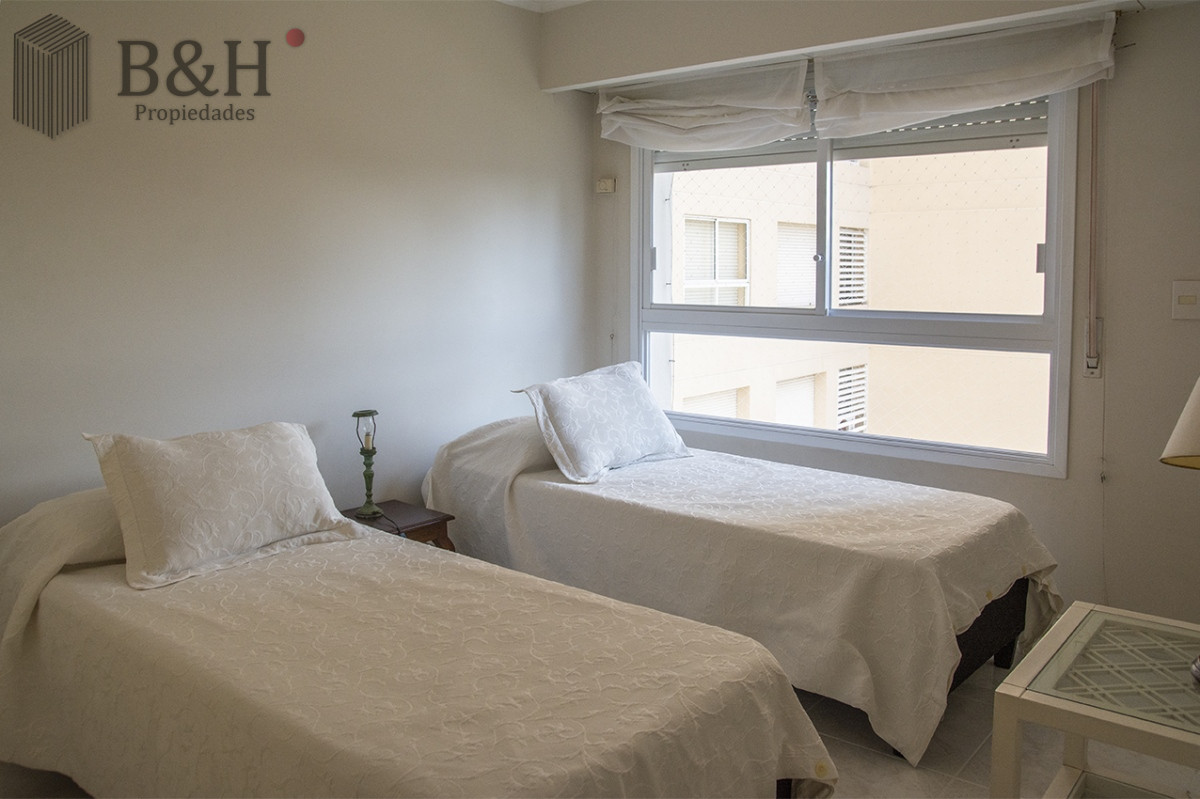 Apartamento ID.6079 - Departamento de 3 dormitorios en venta frente a Playa Mansa, Coral Tower