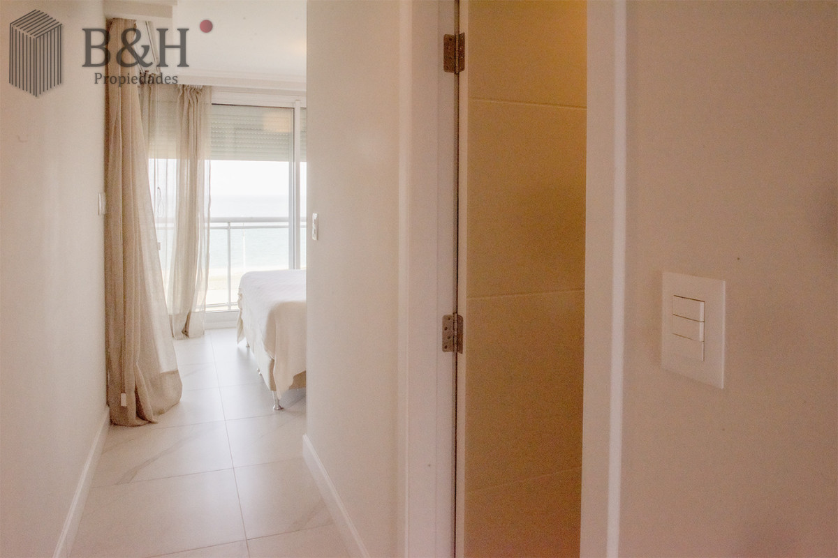 Apartamento ID.6057 - Vende departamento de 2 dormitorios en Playa Mansa, Punta del Este 
