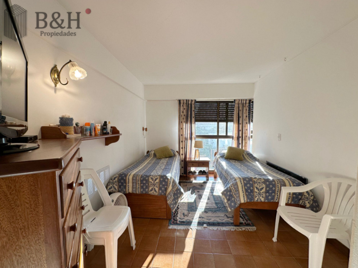 Apartamento ID.6686 - Vende Apartamento frente al mar en Brava, Punta del Este de 2 dormitorios.