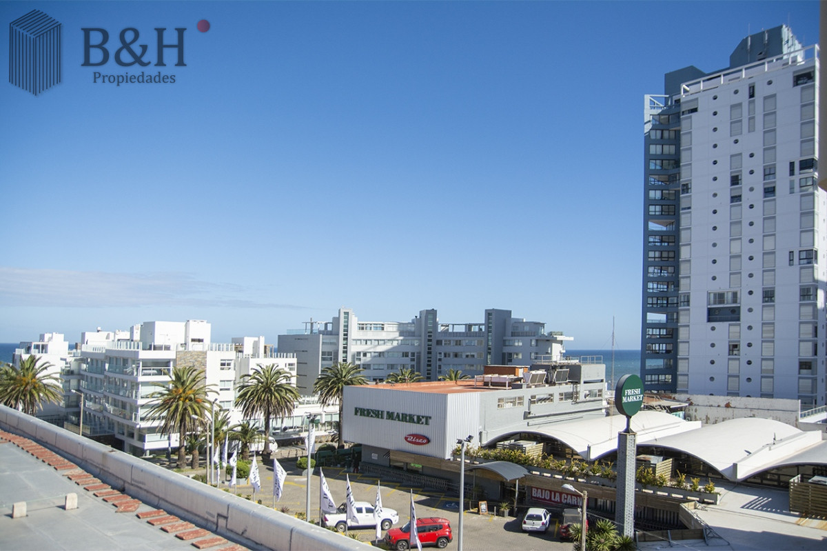 Apartamento ID.3147 - PORTO MARE , PUERTO , Penthouse duplex de 3 dormitorios en venta. Departamento con parrillero. 