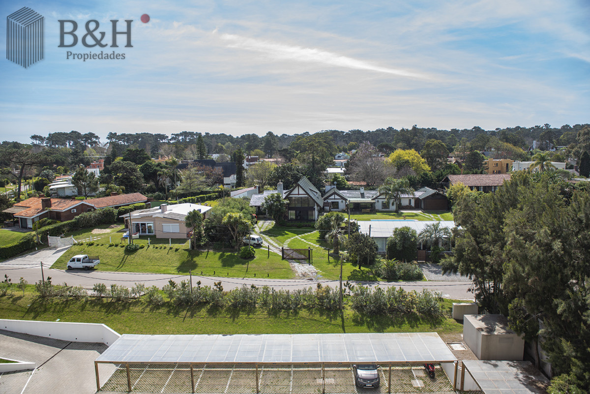 Apartamento ID.6057 - Vende departamento de 2 dormitorios en Playa Mansa, Punta del Este 