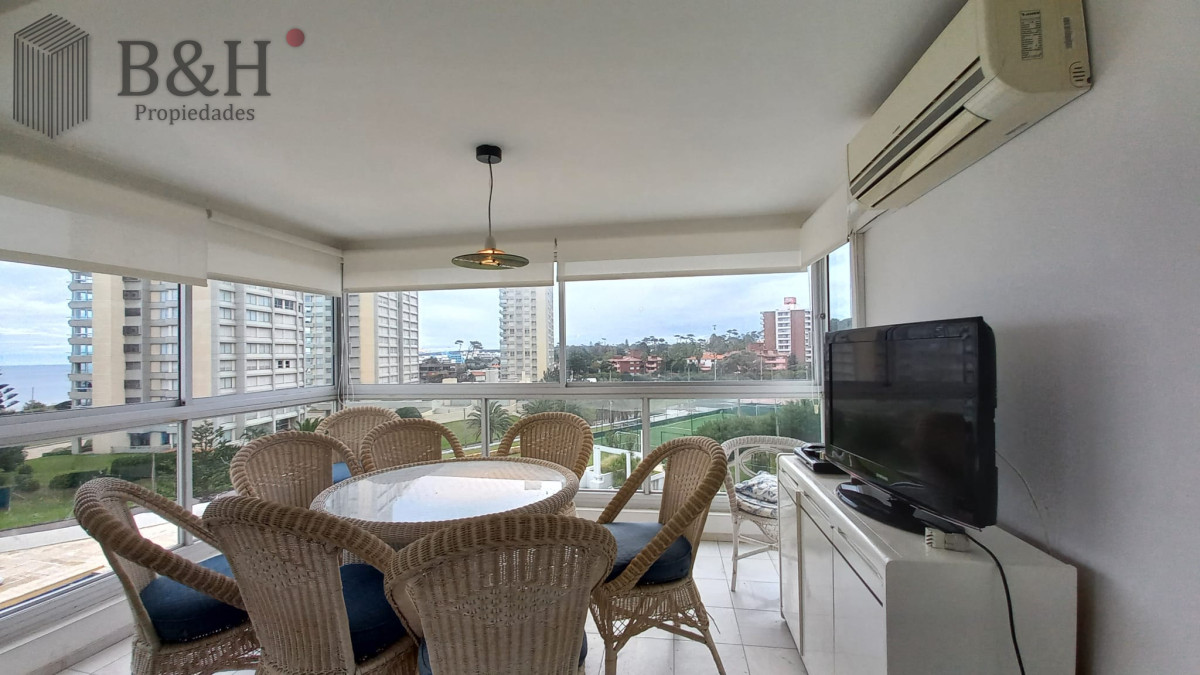 Apartamento ID.5101 - Departamento de 3 dormitorios + dependencia en venta, Playa Mansa. Torre Jefferson,.
