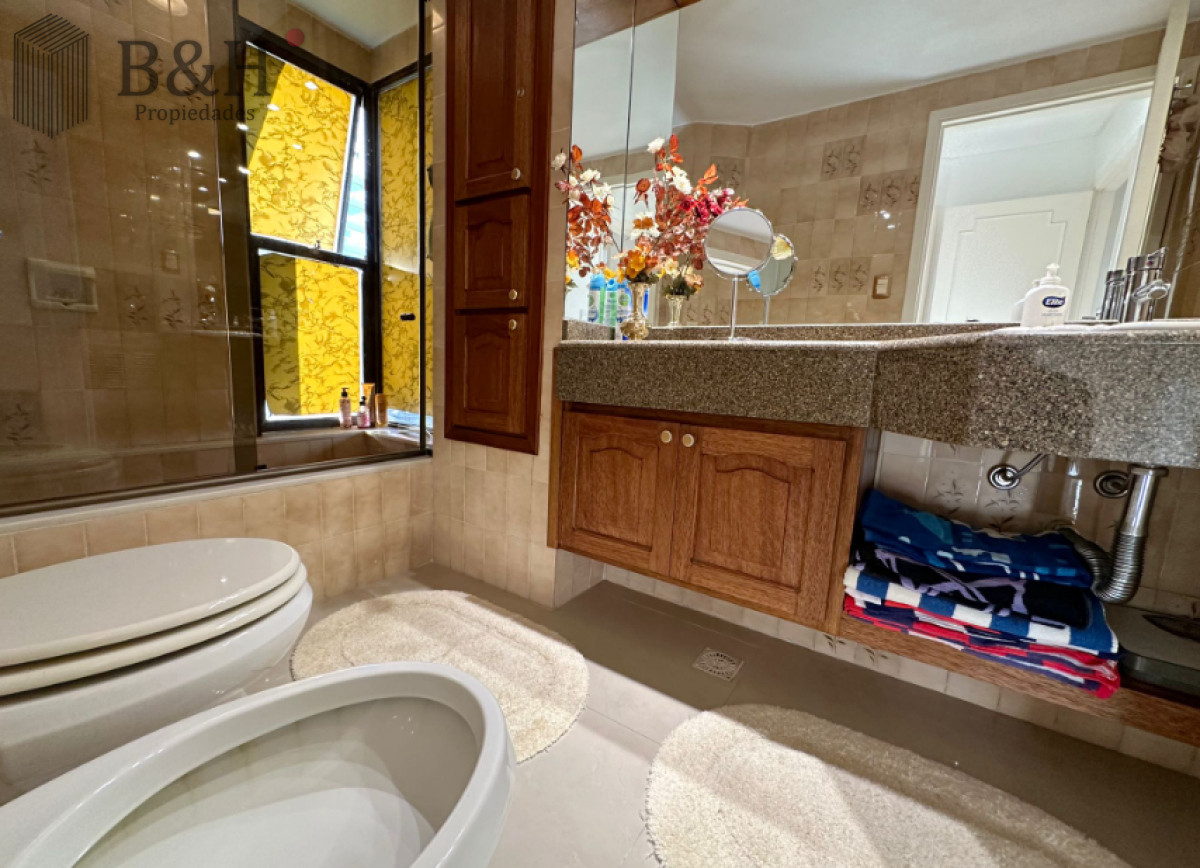 Apartamento ID.6686 - Vende Apartamento frente al mar en Brava, Punta del Este de 2 dormitorios.