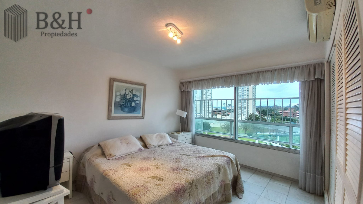 Apartamento ID.5101 - Departamento de 3 dormitorios + dependencia en venta, Playa Mansa. Torre Jefferson,.