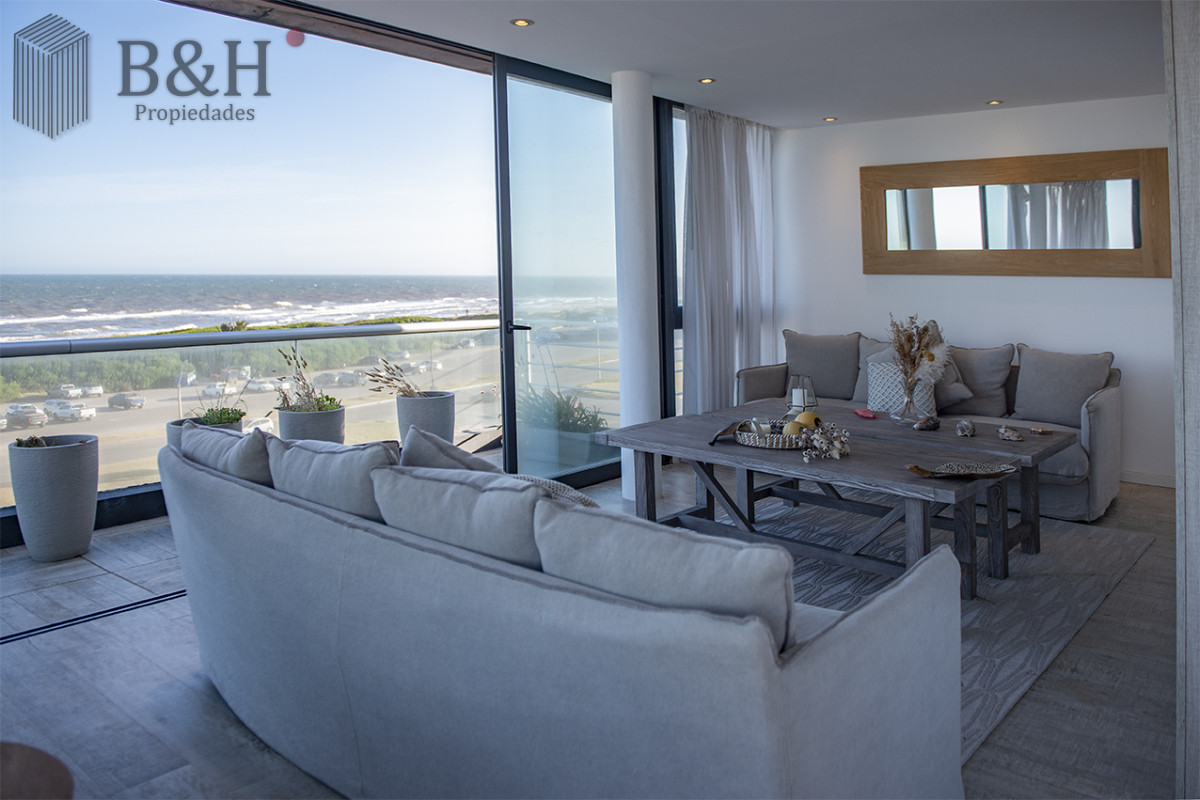 Apartamento ID.4280 - Apartamento Penthouse, frente al mar, playa brava, 3 dormitorios con hermosa vista
