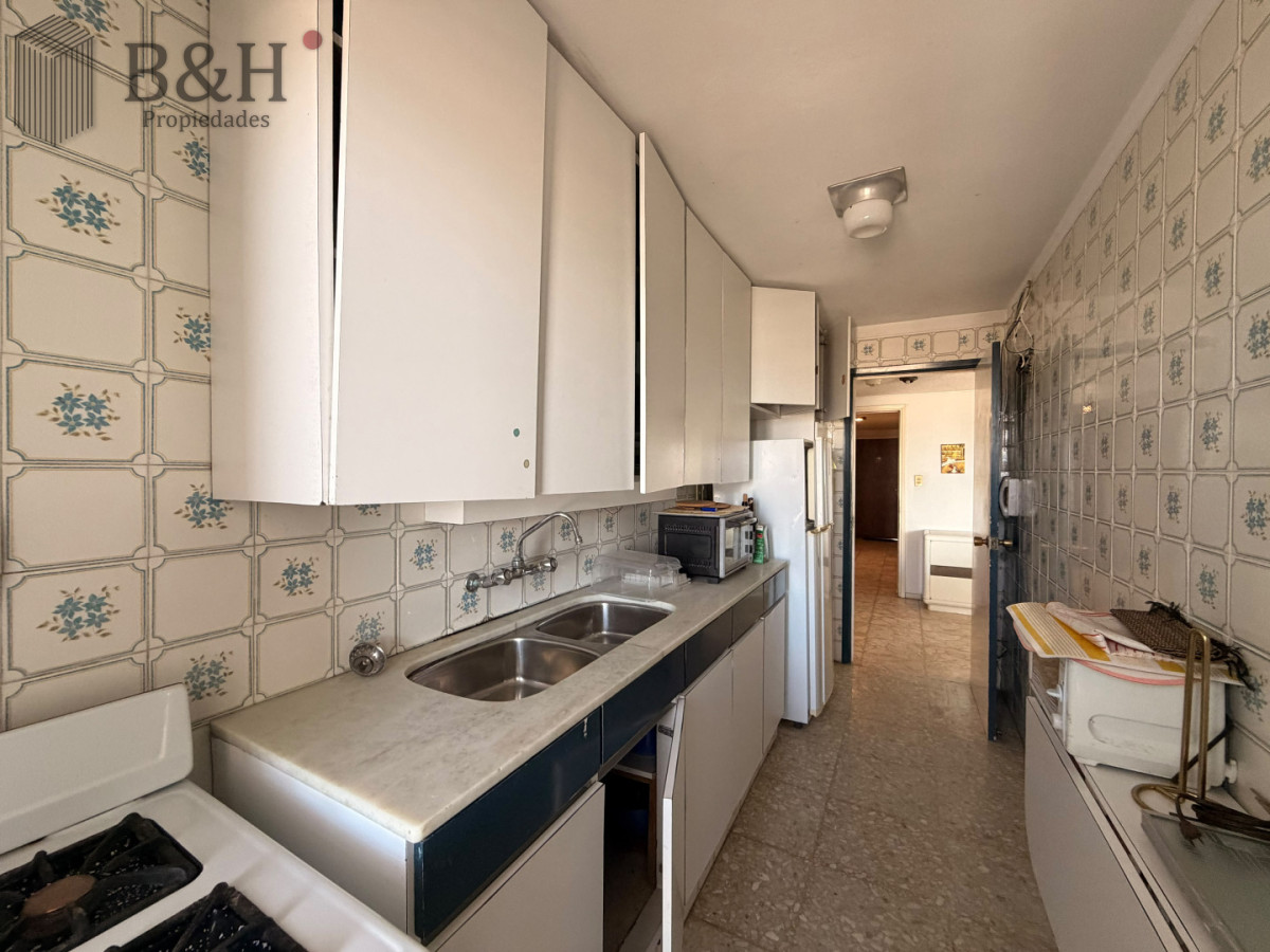 Apartamento ID.7842 - En venta en torre Libertador, apartamento de 3 dormitorios con vista agradable entorno 