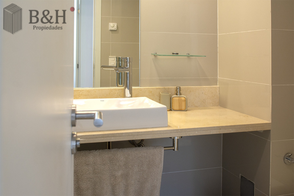 Apartamento ID.6845 - Apartamento en Venta de 2 dormitorios en Punta del Este Sobre Roosevelt