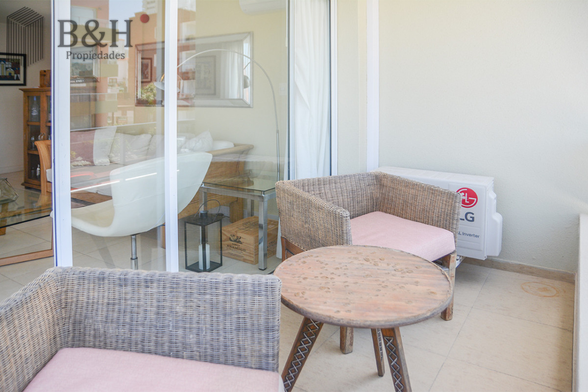 Apartamento ID.6175 - Departamento de 3 dormitorios con terraza  con parrillero en venta, Peninsula, Punta del Este