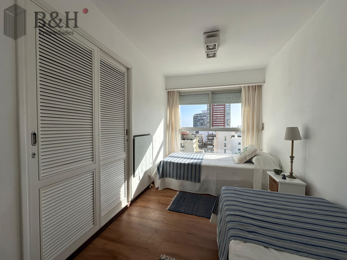 Apartamento ID.5540 - Apartamento de 3 dormitorios en Peninsula, Punta del Este con vista al mar