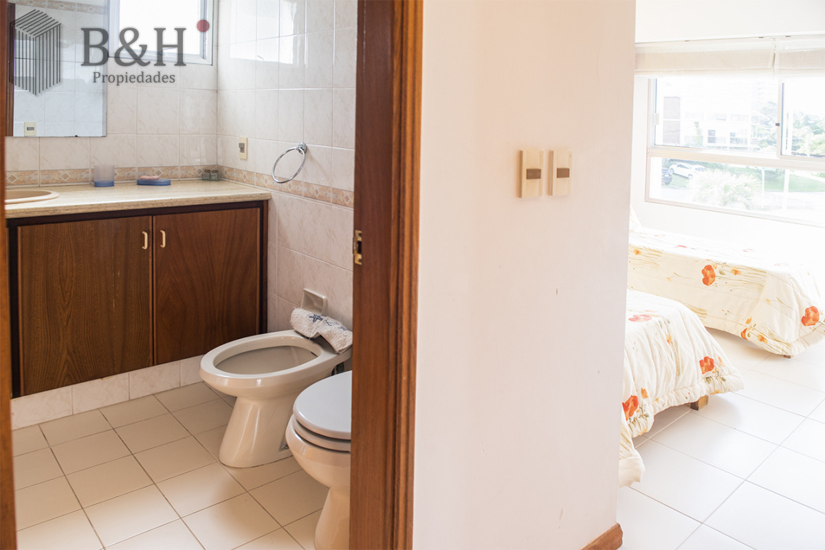 Apartamento ID.4765 - Vende departamento de 3 dormitorios en Ocean Tower, Punta del Este 