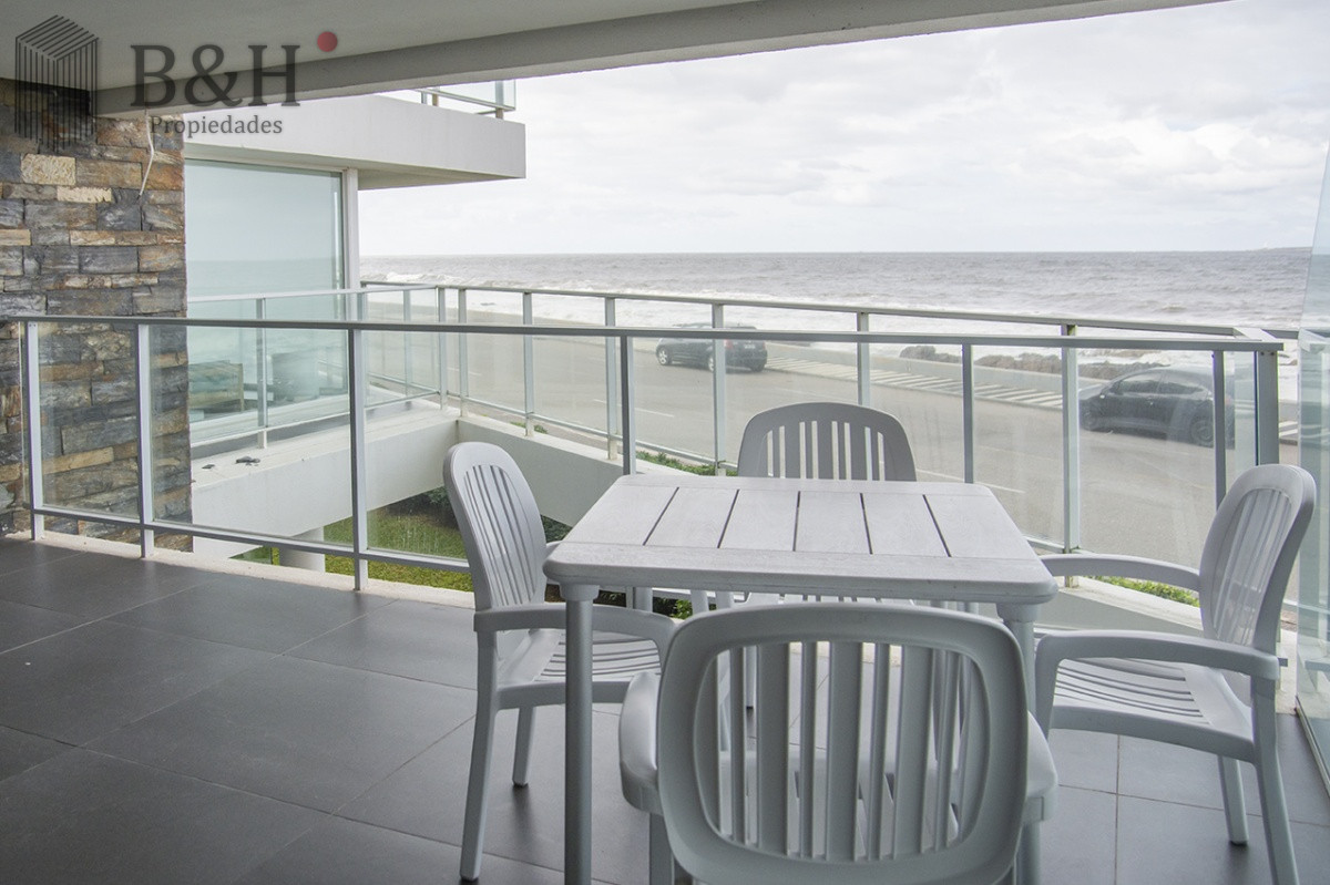 Apartamento ID.480 - Vende apartamento. Edificio Bonaire. 3 dormitorios con servicios. Brava, Peninsula, Punta del Este