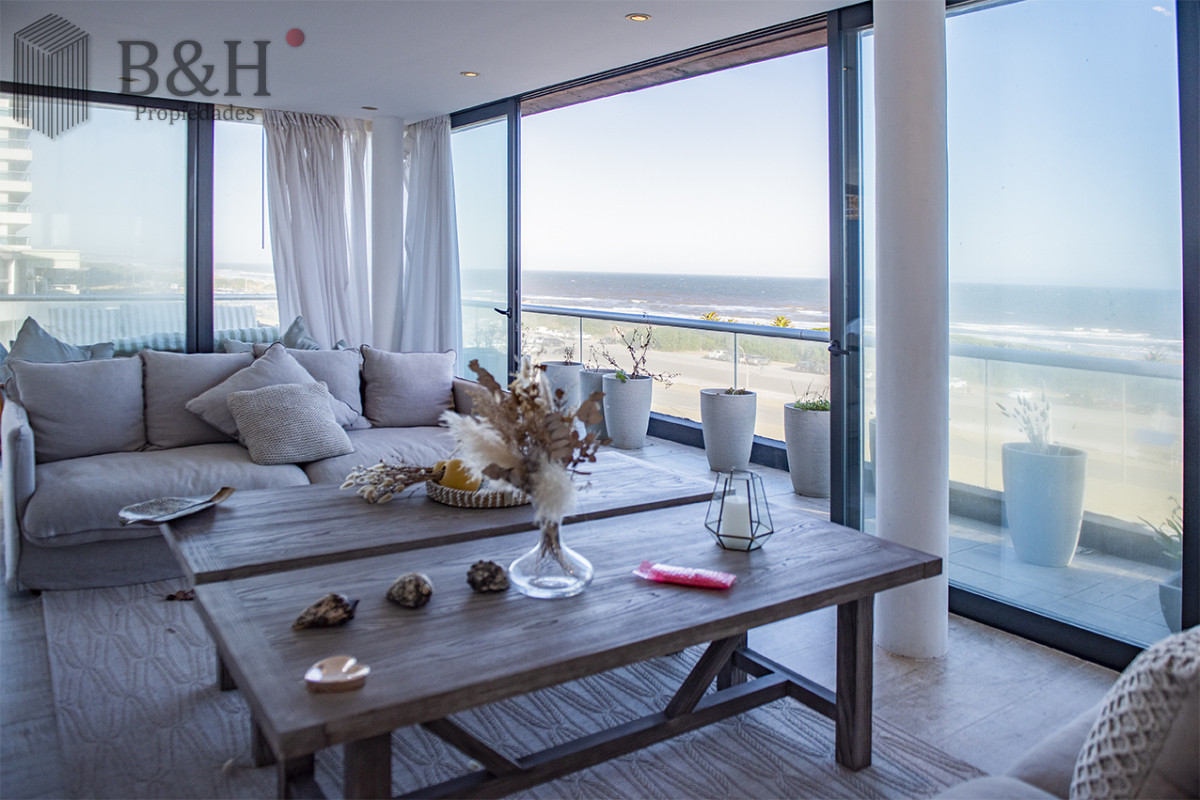 Apartamento ID.4280 - Apartamento Penthouse, frente al mar, playa brava, 3 dormitorios con hermosa vista