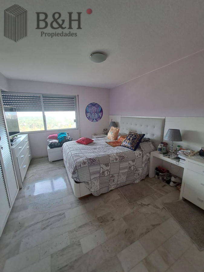 Apartamento ID.7822 - Alquiler Anual en Punta del Este 3 dormitorios y servicio sobre Roosevelt
