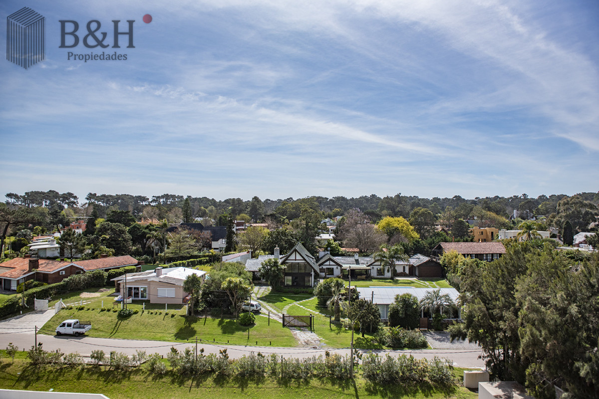 Apartamento ID.6057 - Vende departamento de 2 dormitorios en Playa Mansa, Punta del Este 