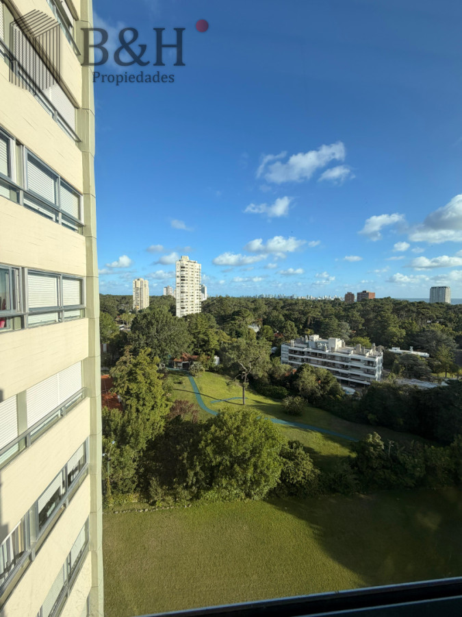 Apartamento ID.6348 - Vende hermoso depto de 3 dormitorios con vista, Punta del Este