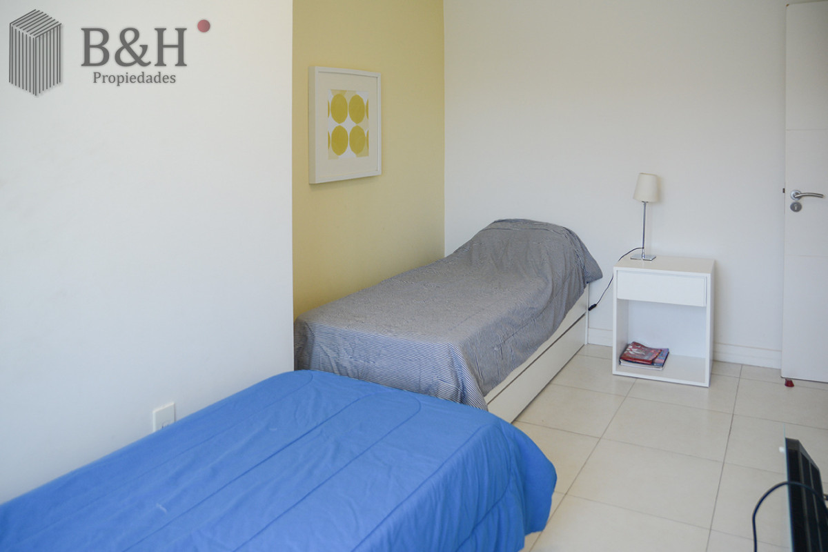Apartamento ID.6175 - Departamento de 3 dormitorios con terraza  con parrillero en venta, Peninsula, Punta del Este