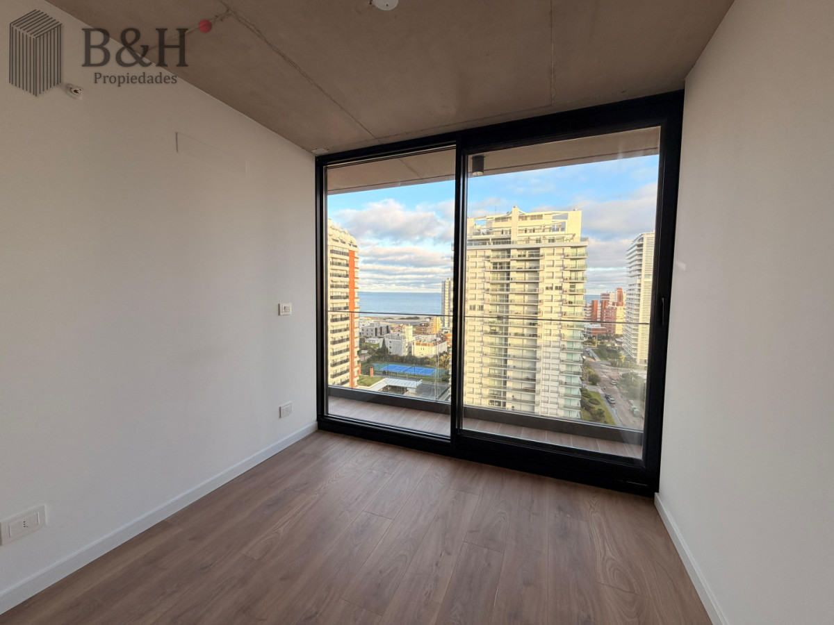 Apartamento ID.7574 - En venta apartamento de 2 dormitorios,  con agradable vista en Mansa, Punta del Este
