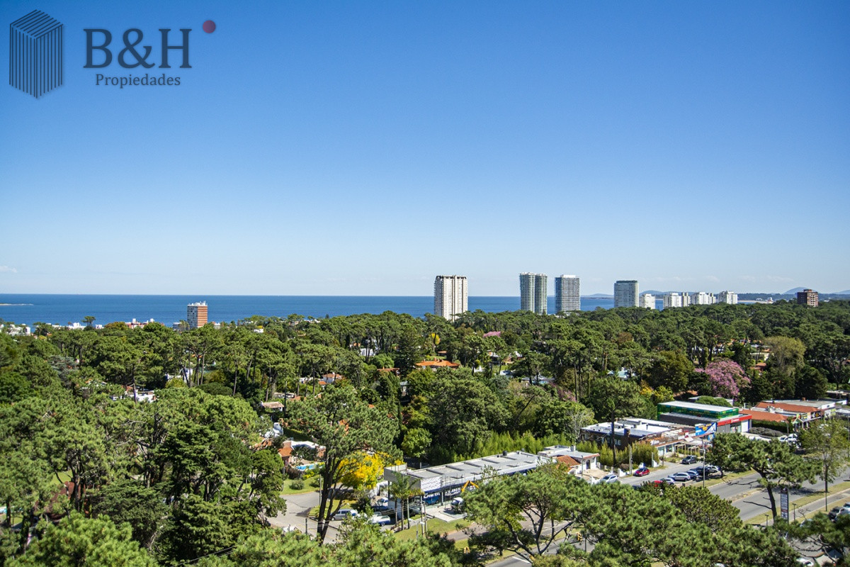 Apartamento ID.7835 - En venta apartamento de 3 dormitorios con muy buena vista a la bahía, Punta del Este.