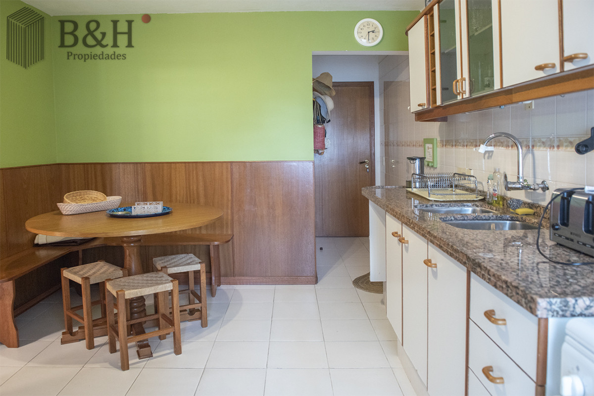 Apartamento ID.4765 - Vende departamento de 3 dormitorios en Ocean Tower, Punta del Este 