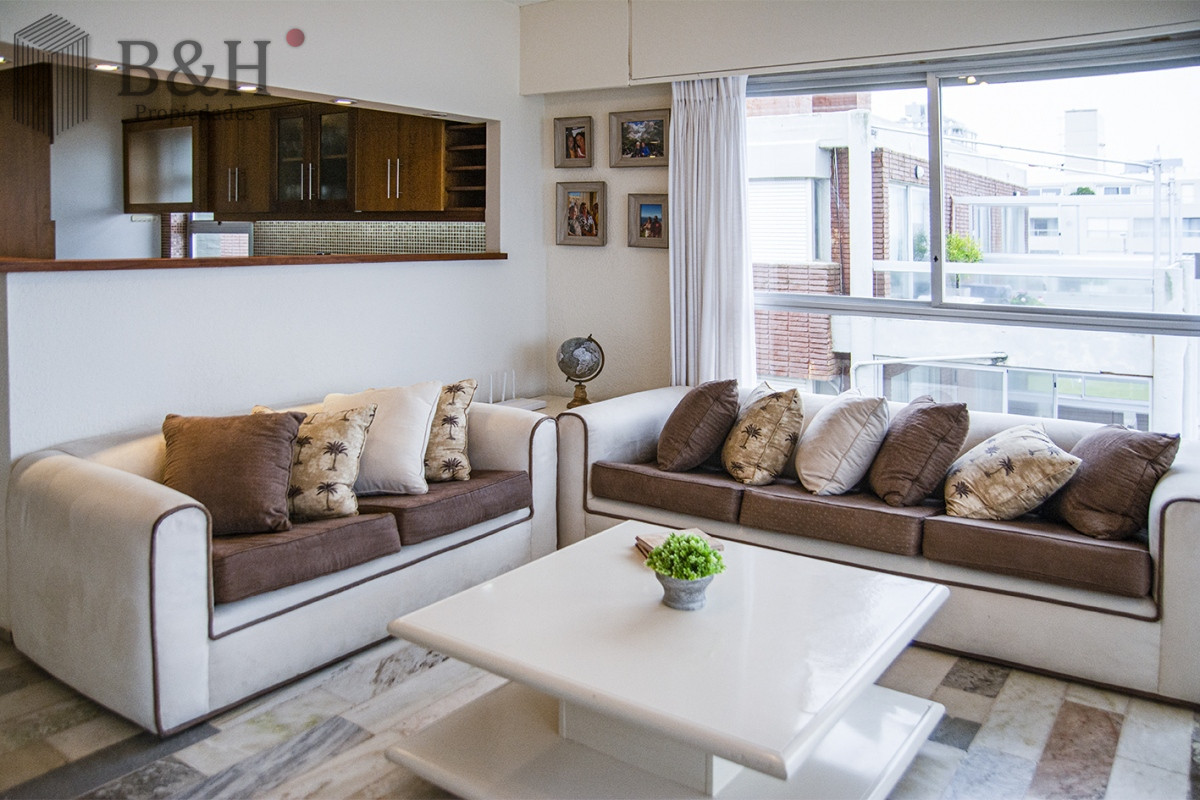Apartamento ID.621 - Departamento de 3 dormitorio con parrillero en venta , ultimo piso frente al mar, Punta del Este