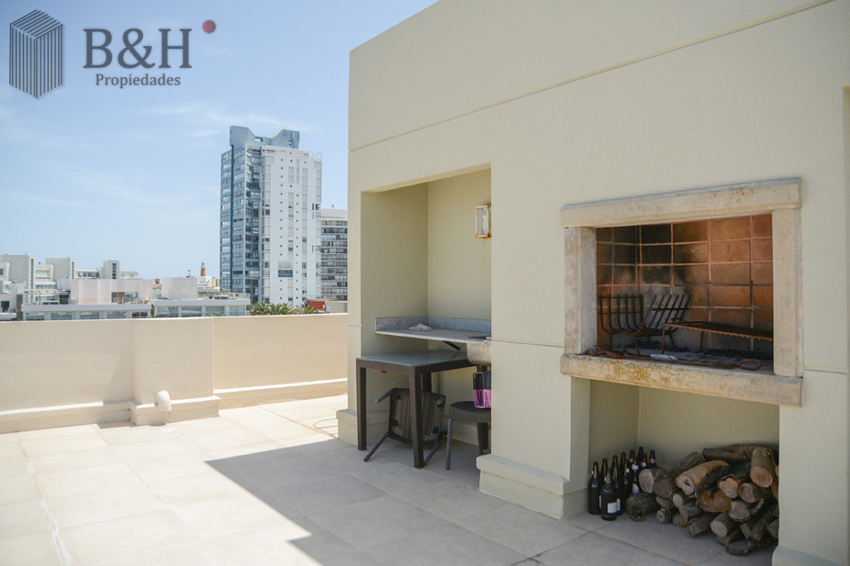 Apartamento ID.6175 - Departamento de 3 dormitorios con terraza  con parrillero en venta, Peninsula, Punta del Este