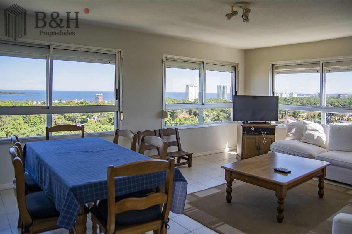 Apartamento ID.7835 - En venta apartamento de 3 dormitorios con muy buena vista a la bahía, Punta del Este.