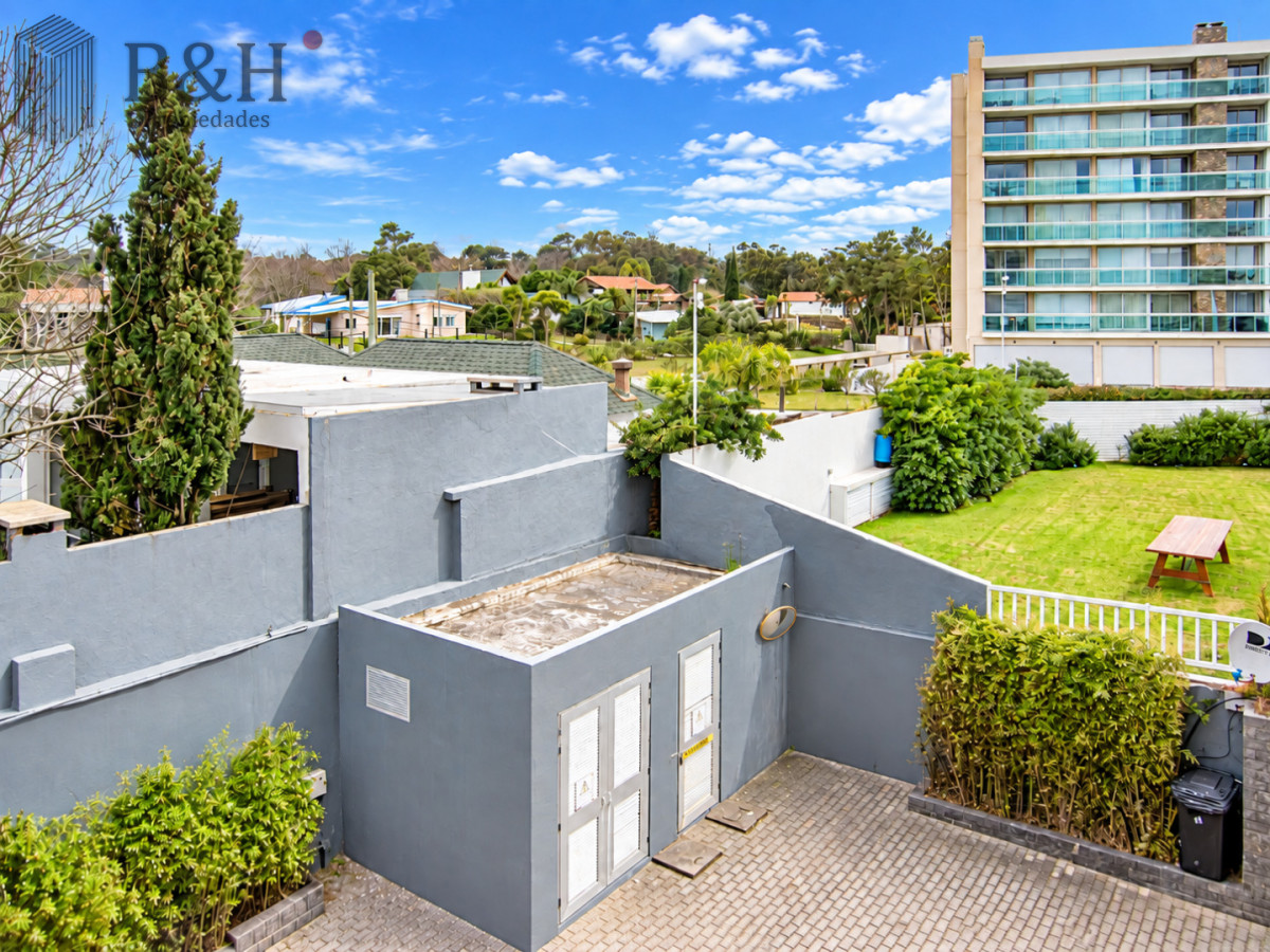 Apartamento ID.7841 - En alquiler Departamento frente al mar en Playa Mansa de 3 dormitorios Punta del Este
