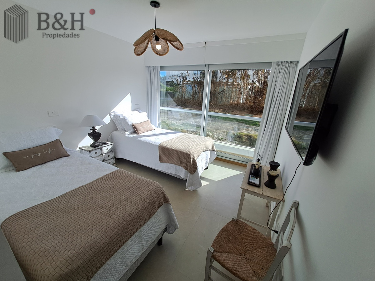 Apartamento ID.5610 - Departamento de 2 dormitorios en venta, Playa Brava, Punta del Este. Silente
