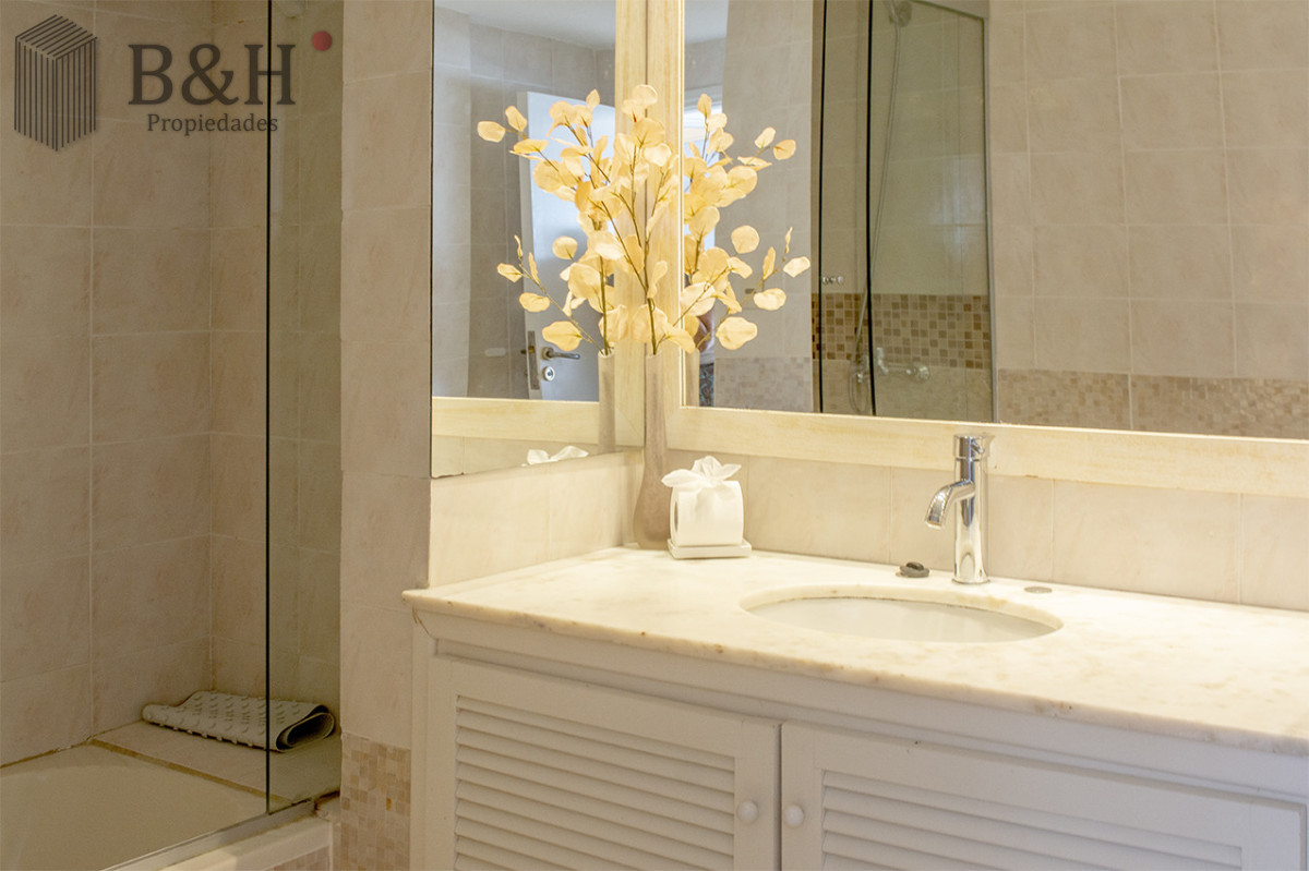 Apartamento ID.7722 - Apartamento de 2 dormitorios con vista al mar en venta en Peninsula.