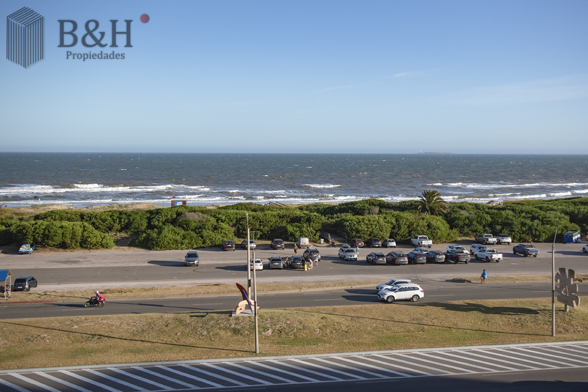 Apartamento ID.4280 - Apartamento Penthouse, frente al mar, playa brava, 3 dormitorios con hermosa vista