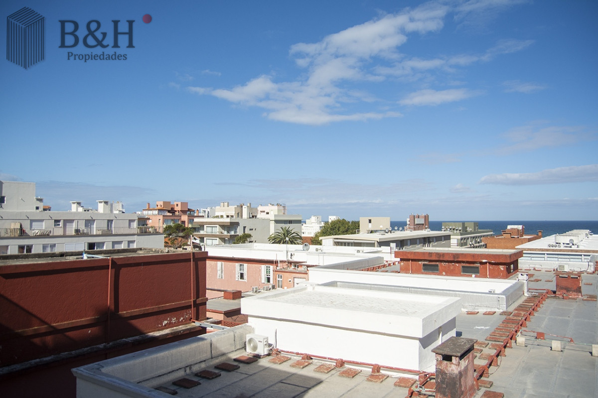 Apartamento ID.3147 - PORTO MARE , PUERTO , Penthouse duplex de 3 dormitorios en venta. Departamento con parrillero. 