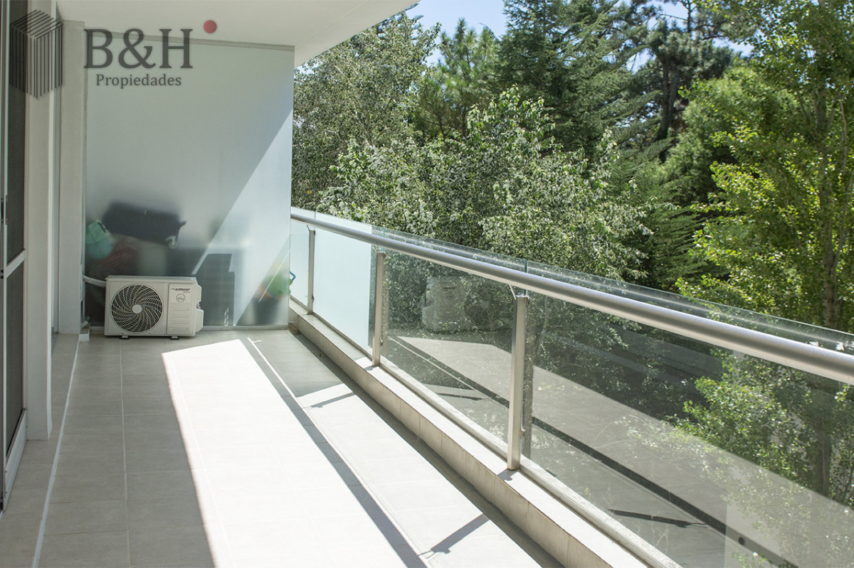 Apartamento ID.6845 - Apartamento en Venta de 2 dormitorios en Punta del Este Sobre Roosevelt