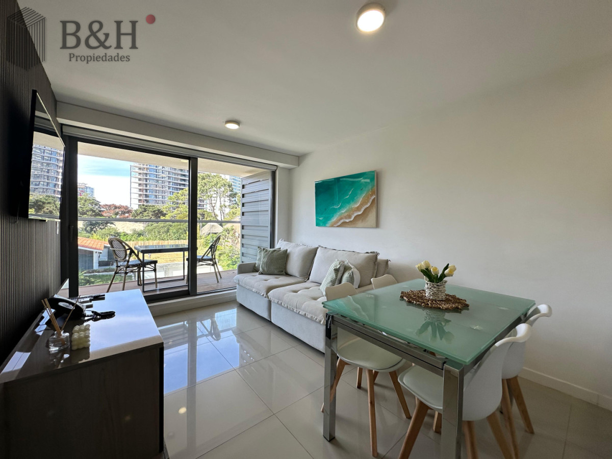 Apartamento ID.6082 - Vende apartamento de 1 dormitorio y medio en Peninsula, Punta del Este