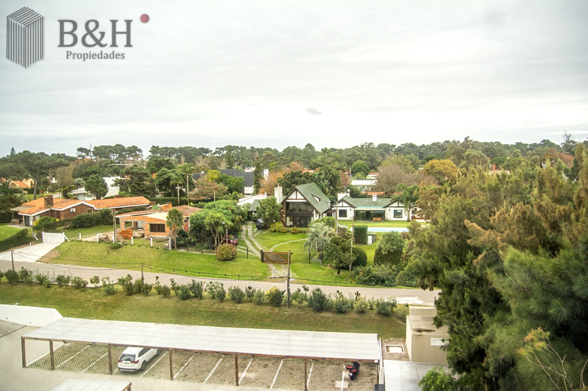 Apartamento ID.3512 - Apartamento de 2 dormitorios en Playa Mansa , Punta del este 