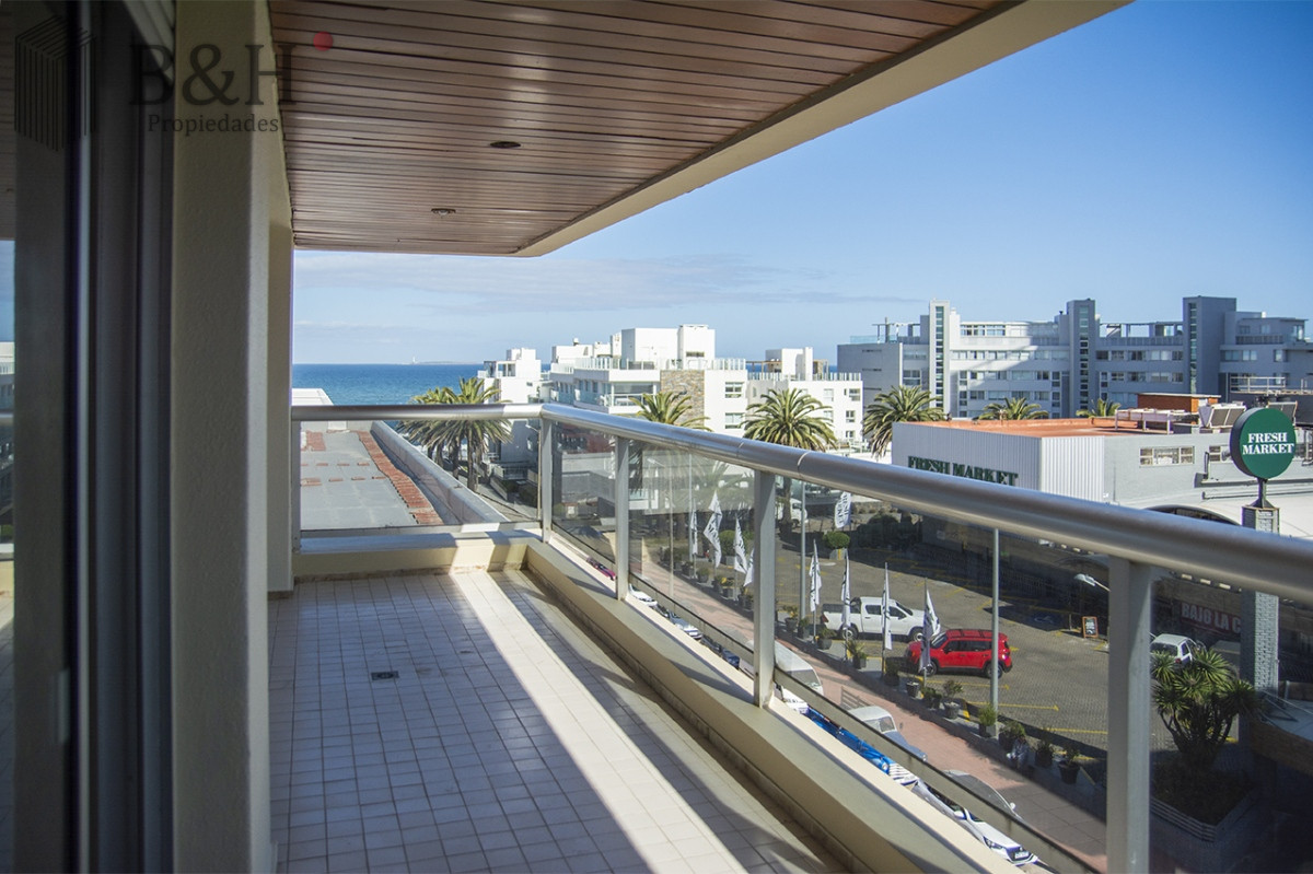 Apartamento ID.3147 - PORTO MARE , PUERTO , Penthouse duplex de 3 dormitorios en venta. Departamento con parrillero. 