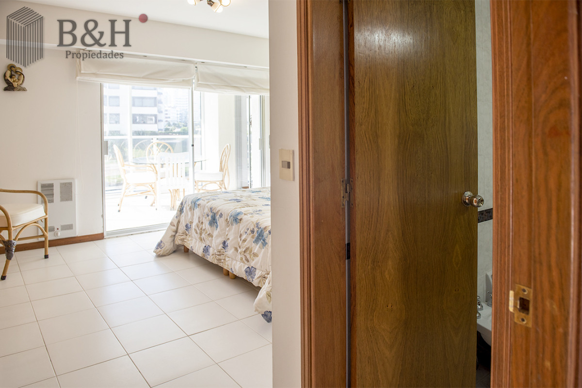 Apartamento ID.4765 - Vende departamento de 3 dormitorios en Ocean Tower, Punta del Este 