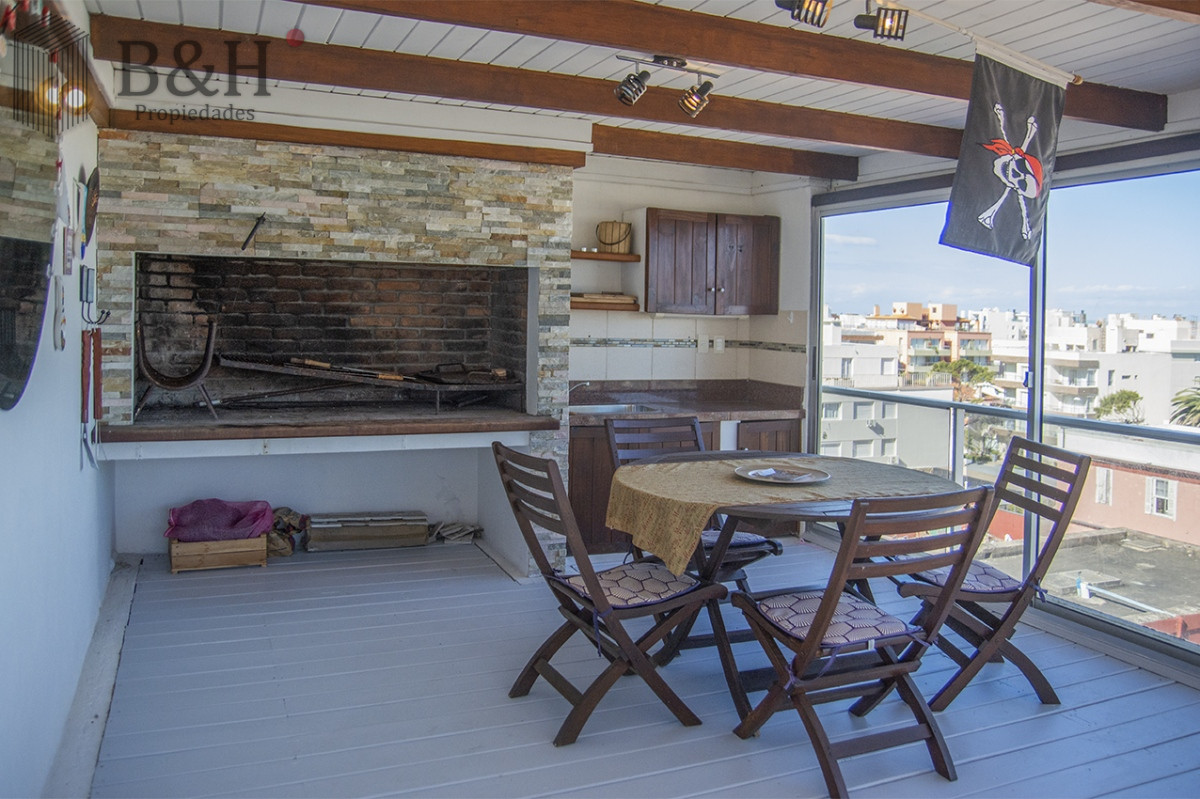 Apartamento ID.3147 - PORTO MARE , PUERTO , Penthouse duplex de 3 dormitorios en venta. Departamento con parrillero. 