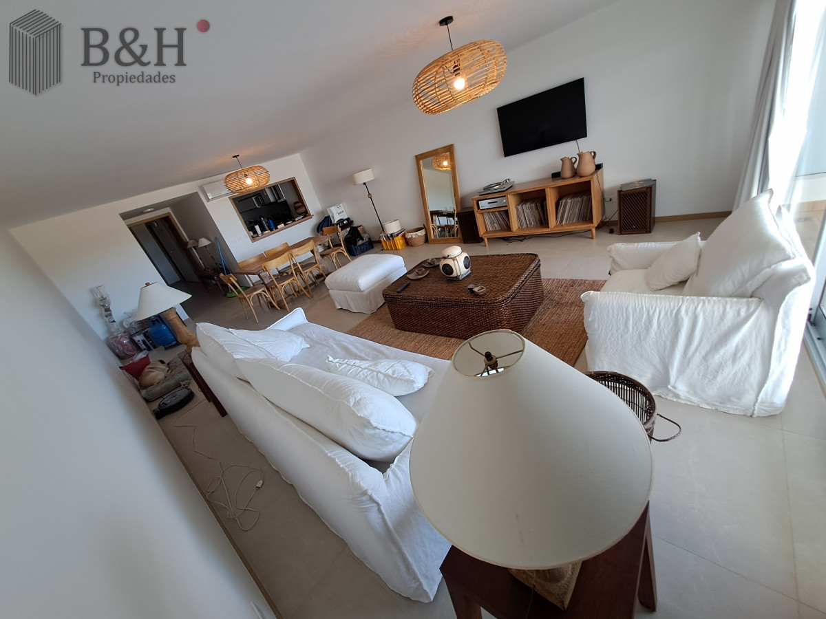 Apartamento ID.5610 - Departamento de 2 dormitorios en venta, Playa Brava, Punta del Este. Silente