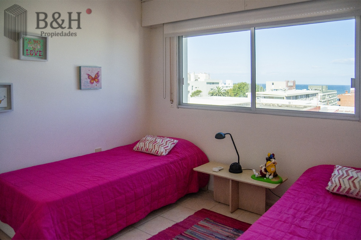 Apartamento ID.3147 - PORTO MARE , PUERTO , Penthouse duplex de 3 dormitorios en venta. Departamento con parrillero. 