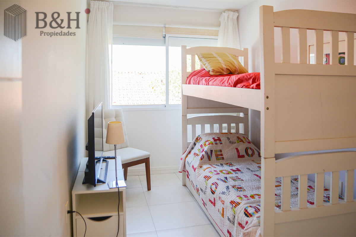 Apartamento ID.6175 - Departamento de 3 dormitorios con terraza  con parrillero en venta, Peninsula, Punta del Este