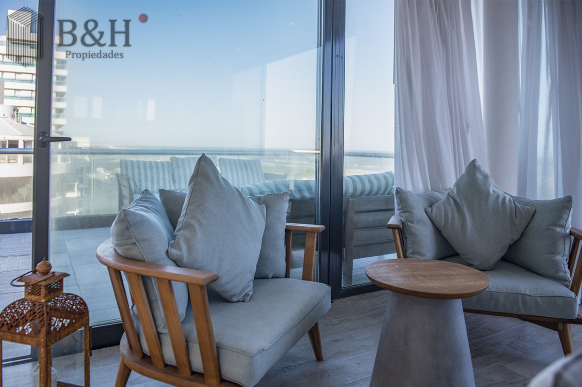 Apartamento ID.4280 - Apartamento Penthouse, frente al mar, playa brava, 3 dormitorios con hermosa vista