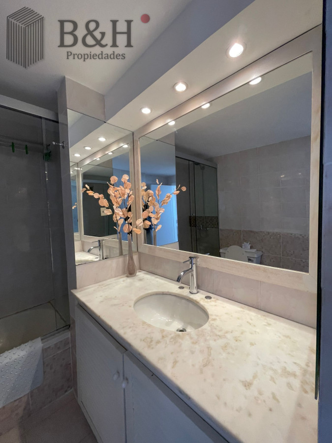 Apartamento ID.7722 - Apartamento de 2 dormitorios con vista al mar en venta en Peninsula.
