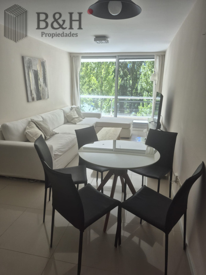 Apartamento ID.6845 - Apartamento en Venta de 2 dormitorios en Punta del Este Sobre Roosevelt
