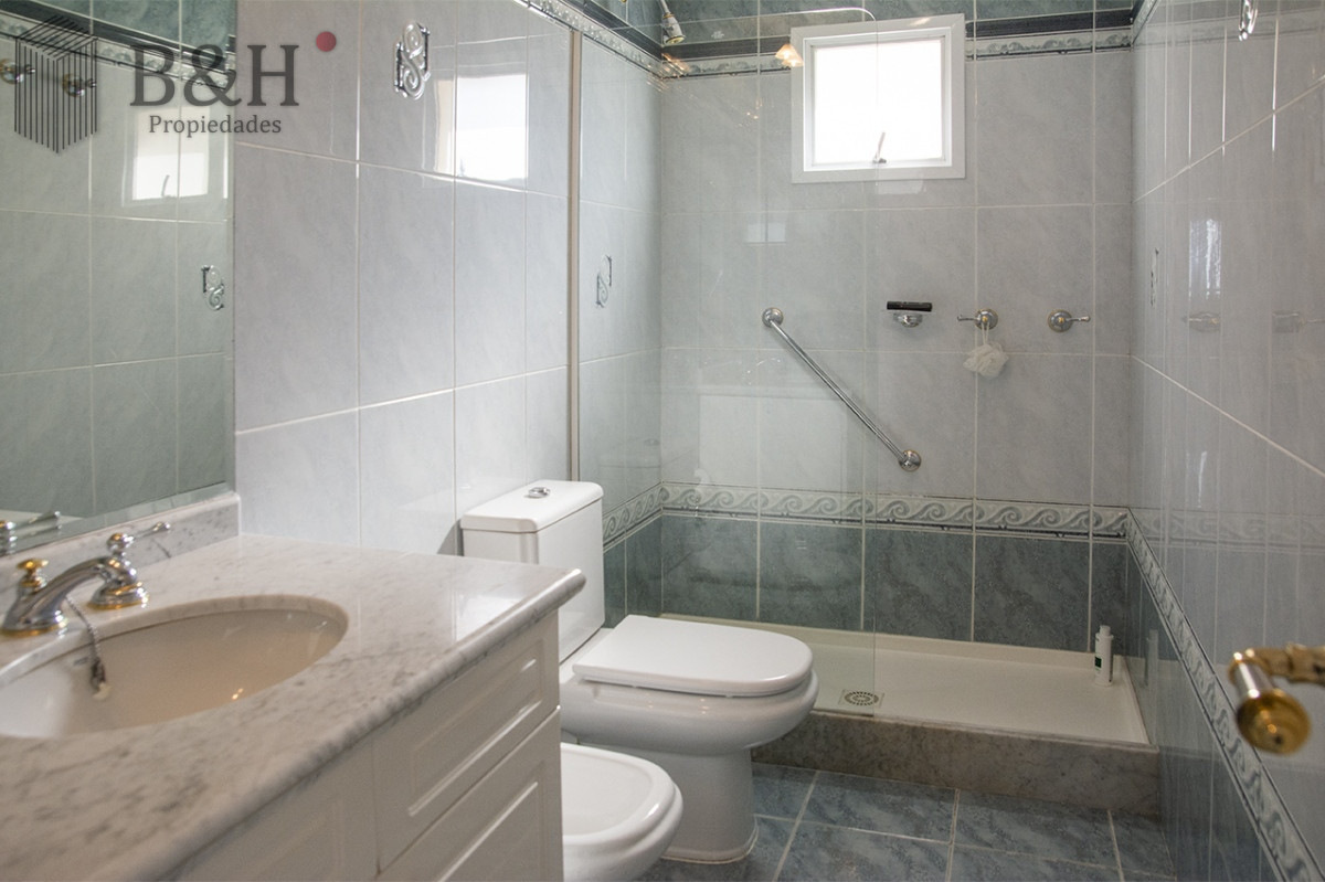 Apartamento ID.6079 - Departamento de 3 dormitorios en venta frente a Playa Mansa, Coral Tower