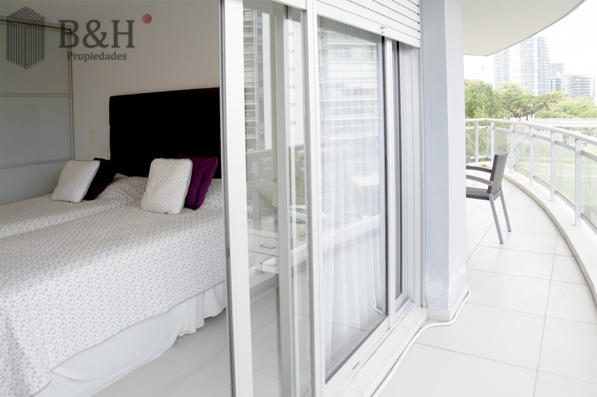 Apartamento ID.6803 - Apartamento de 3 Dormitorios en Playa Mansa en venta  - A Pasos del Mar