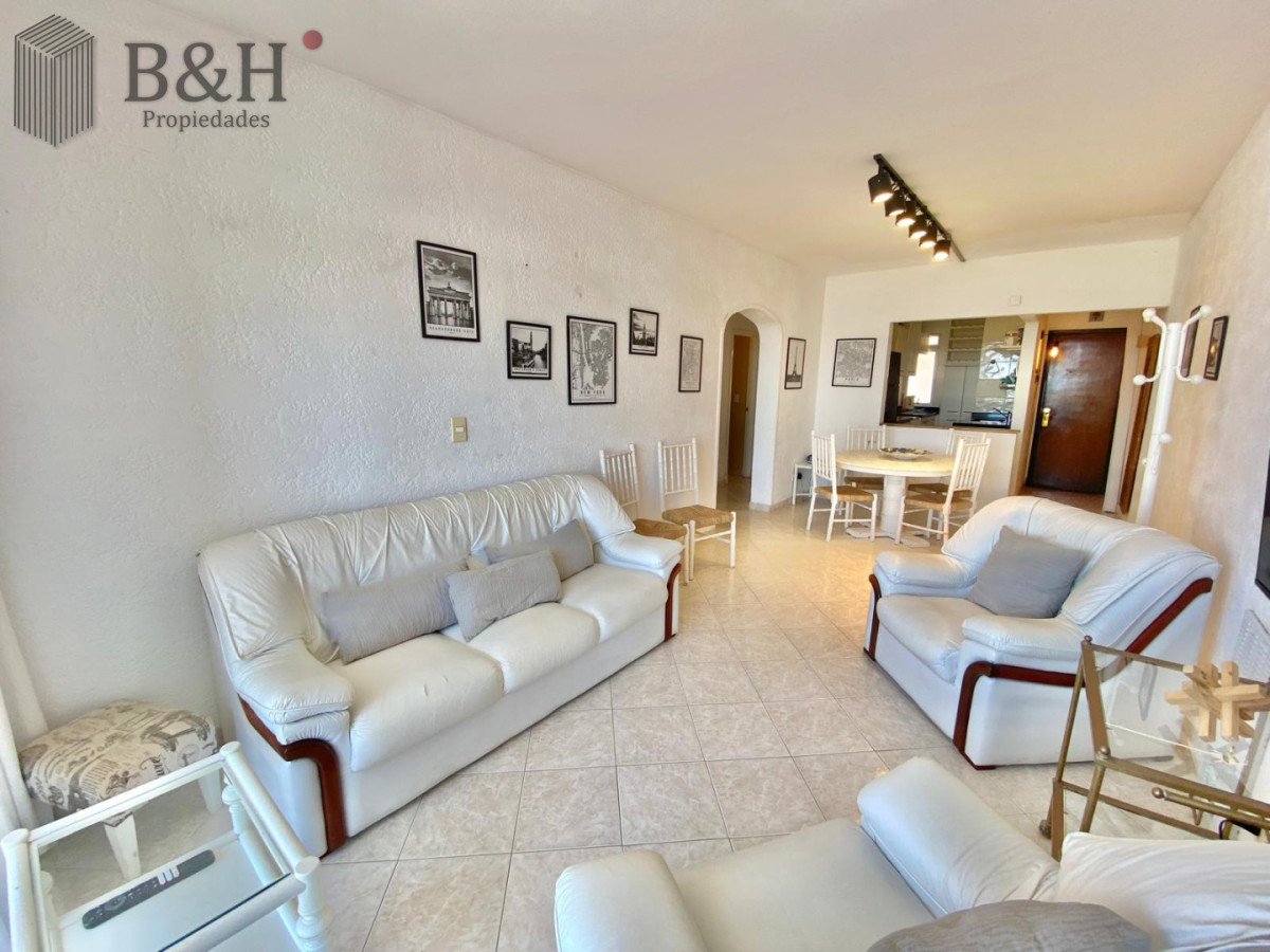 Apartamento ID.6524 - Apartamento de 2 dormitorio y medio en Primera lineal de Playa brava , Punta del este 