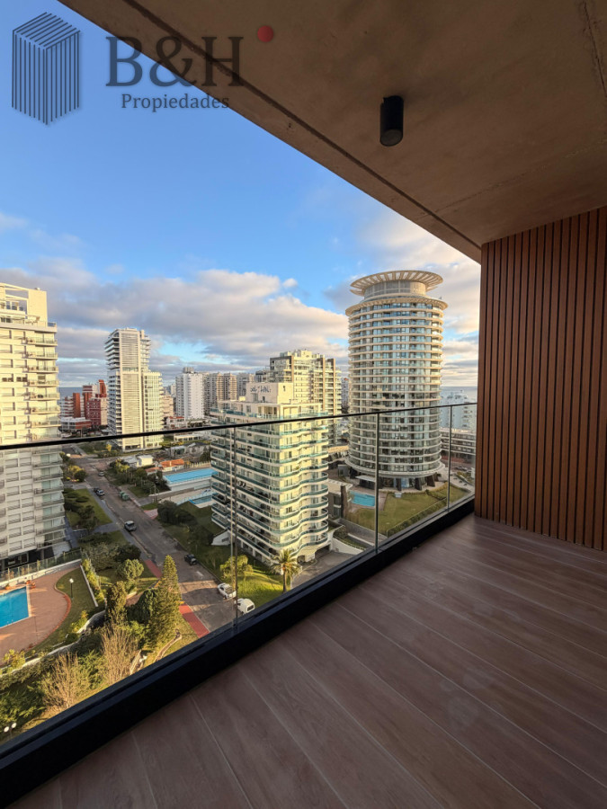 Apartamento ID.7574 - En venta apartamento de 2 dormitorios,  con agradable vista en Mansa, Punta del Este
