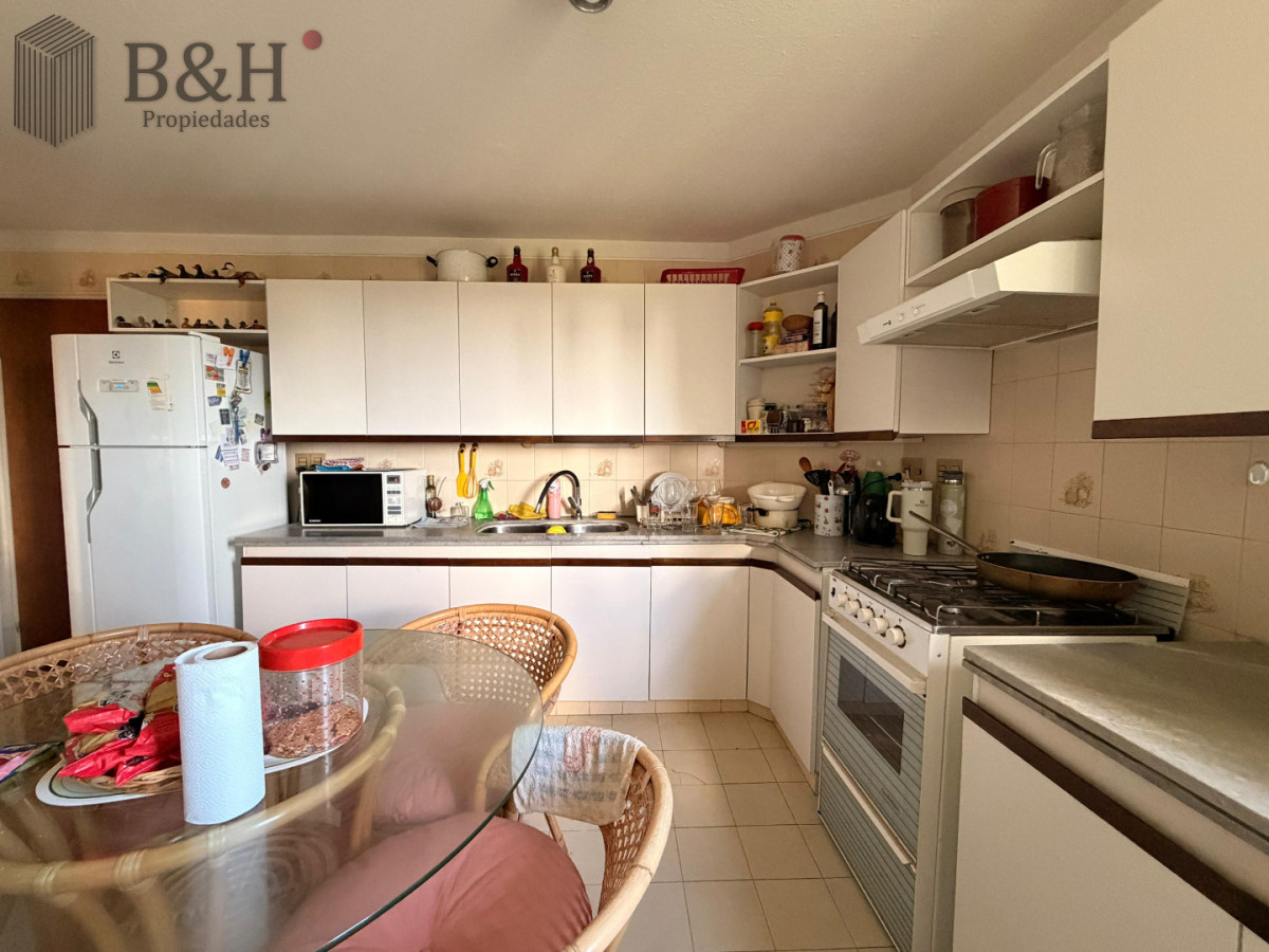 Apartamento ID.6348 - Vende hermoso depto de 3 dormitorios con vista, Punta del Este