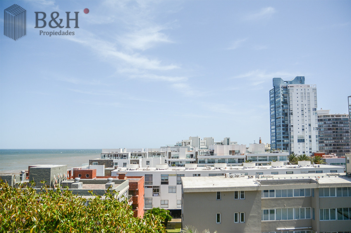 Apartamento ID.6175 - Departamento de 3 dormitorios con terraza  con parrillero en venta, Peninsula, Punta del Este